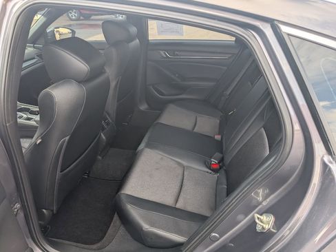 Used 2018 Honda Accord Sport image 8
