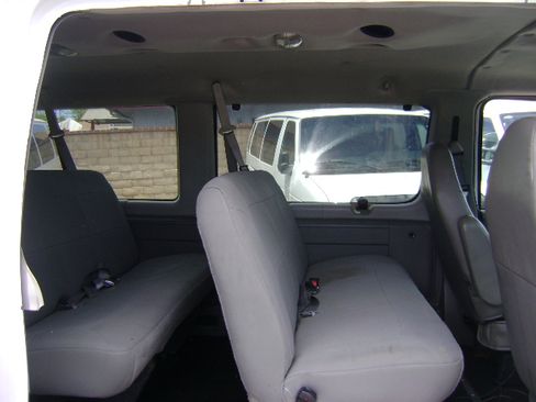 Used 2006 Ford E-350 and Econoline 350 Extended Wagon Super Duty RWD image 12