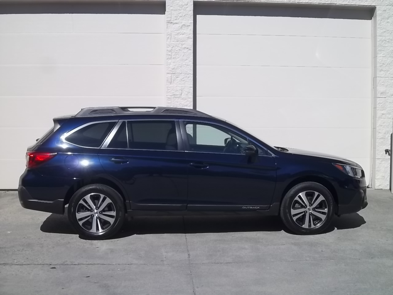 Used 2018 Subaru Outback 2.5i Limited AWD/4WD image 9