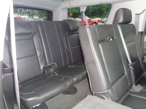 Used 2018 Chevrolet Suburban 4WD LT image 10