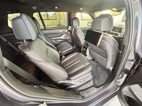 Used 2020 BMW X7 M50i image 18