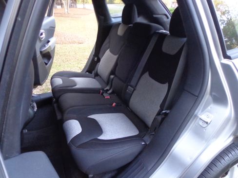 Used 2014 Jeep Cherokee Sport image 14