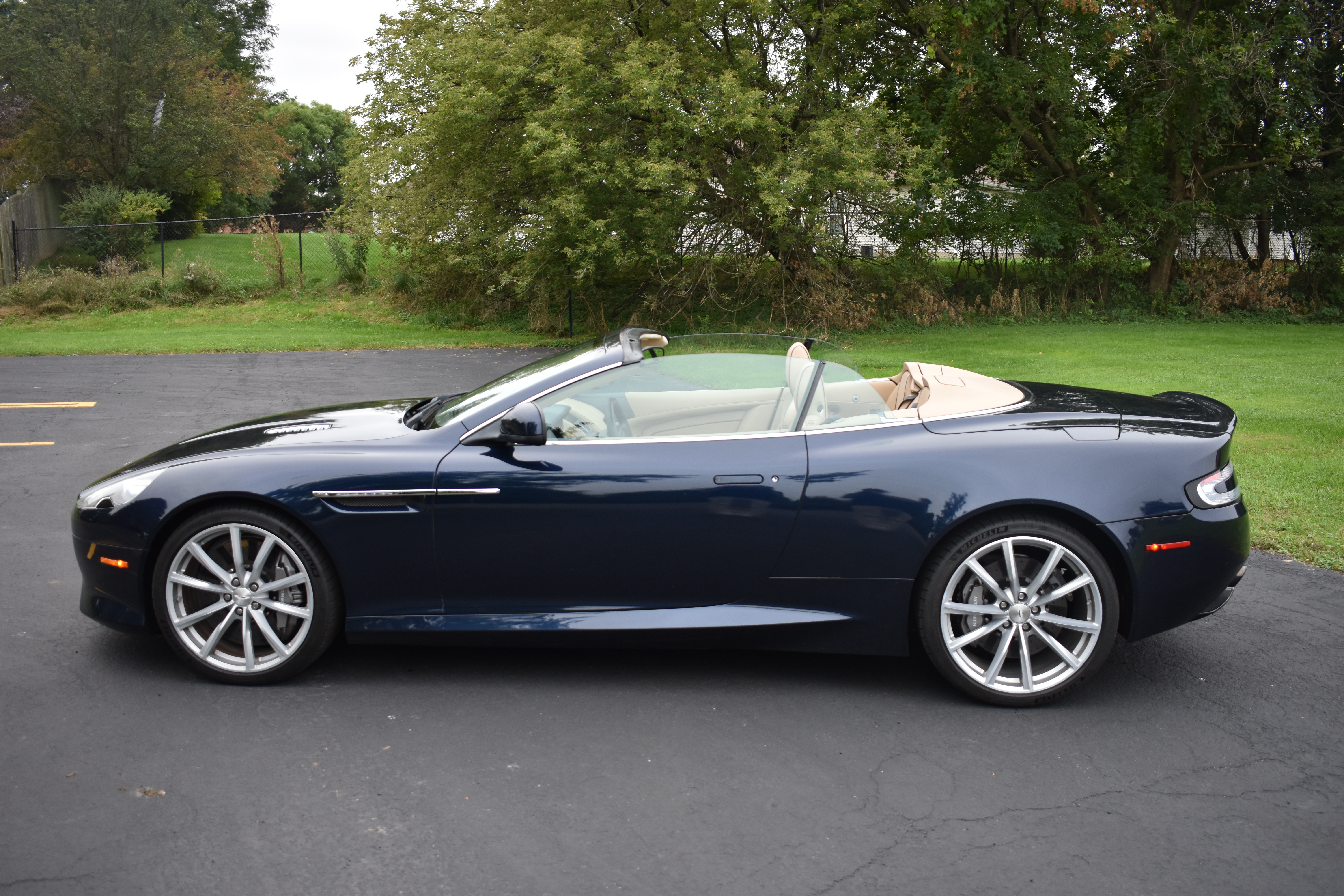 Used 2016 Aston Martin DB9 GT Volante RWD image 7