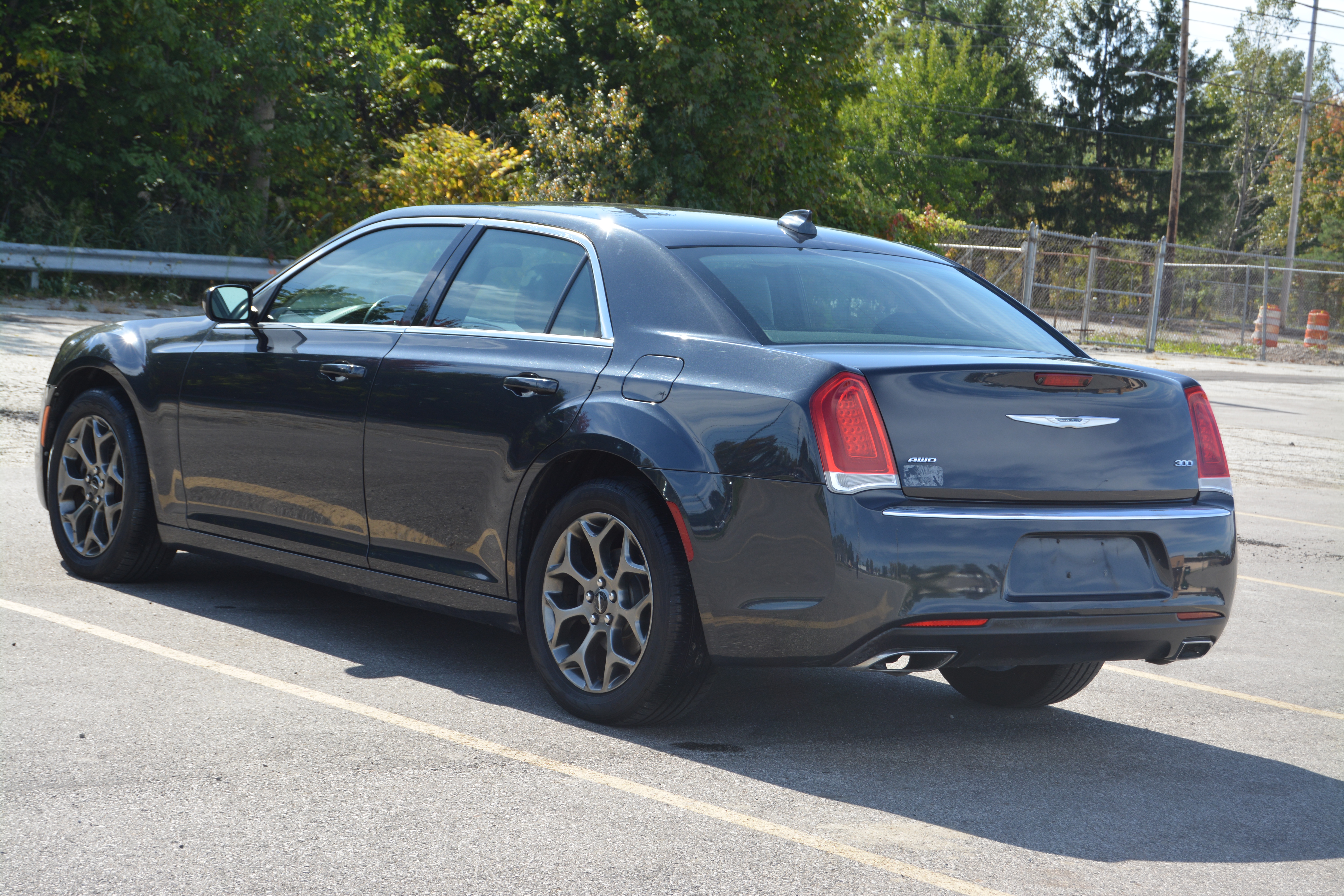 Used 2015 Chrysler 300 Limited AWD image 5