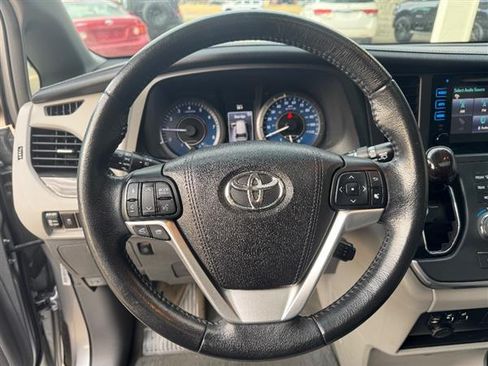 Used 2015 Toyota Sienna image 9