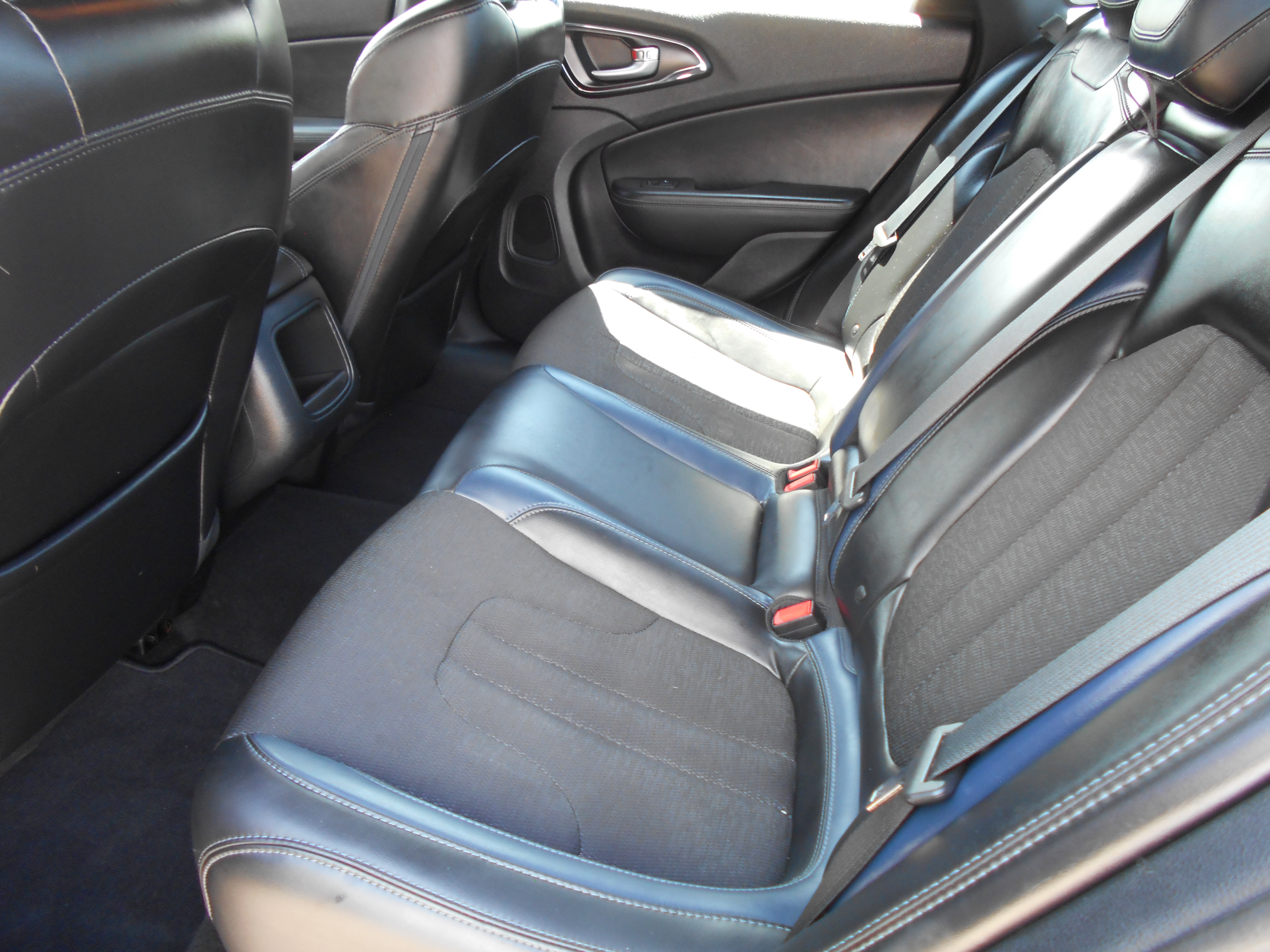 Used 2016 Chrysler 200 S FWD image 7