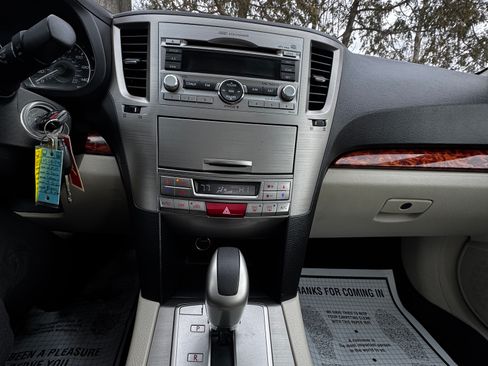 Used 2010 Subaru Legacy 2.5i Limited image 20