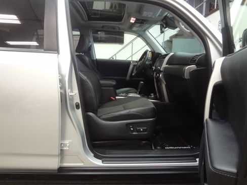 Used 2020 Toyota 4Runner SR5 Premium image 19