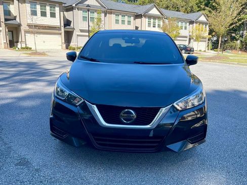 Used 2020 Nissan Versa SV image 2