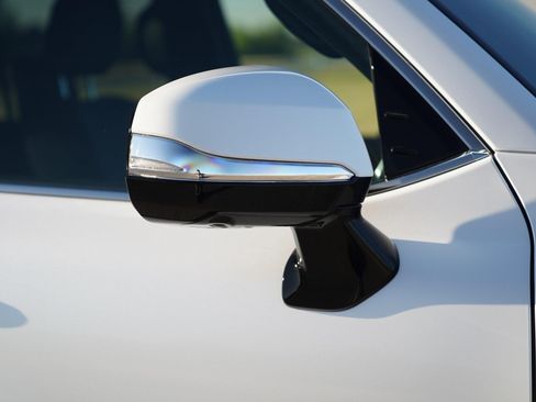 Used 2022 Lexus LX 600 AWD/4WD image 11