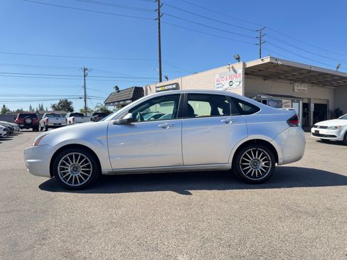 Used 2011 Ford Focus SES Sedan FWD image 4