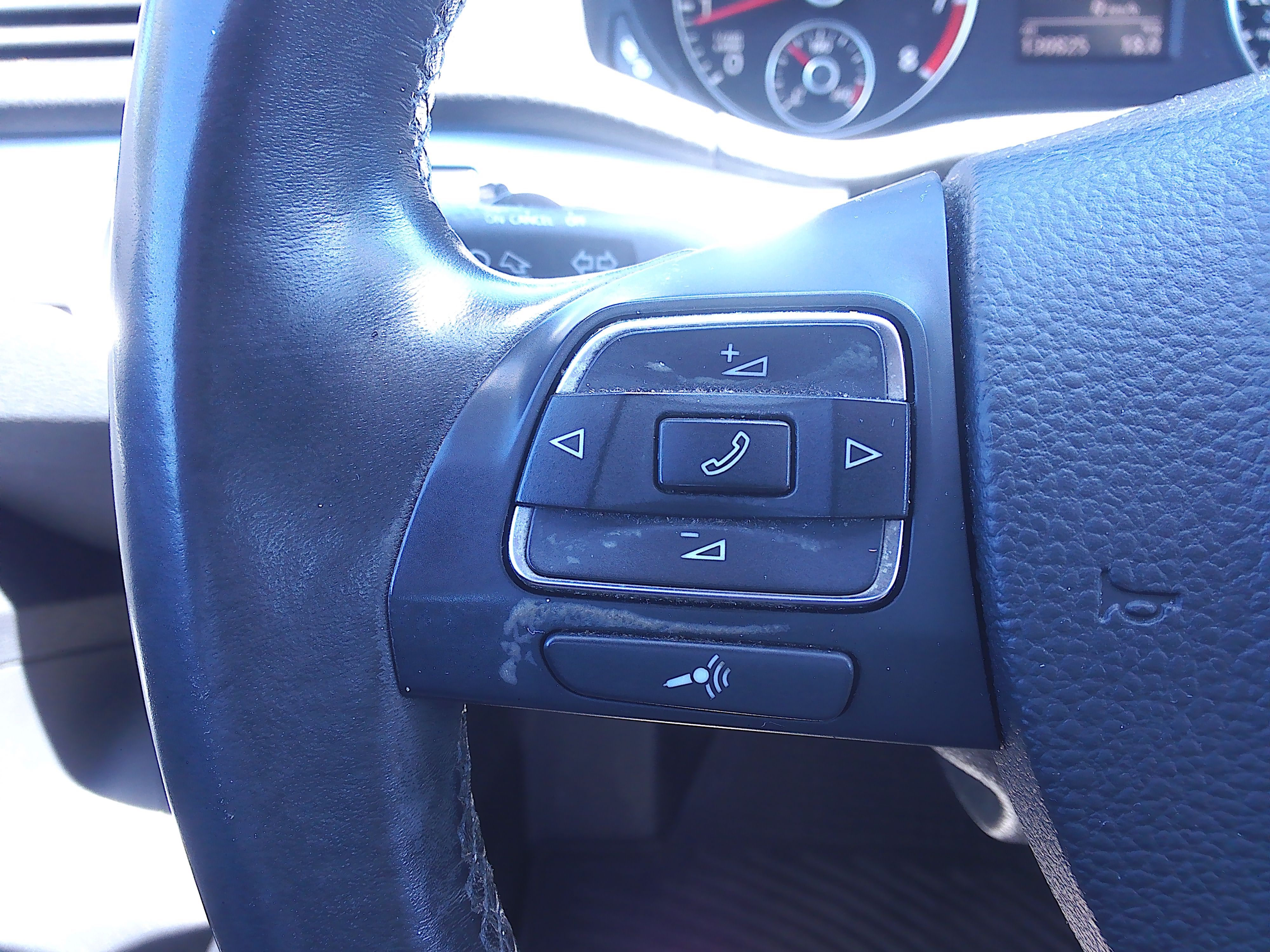Used 2013 Volkswagen Passat SE FWD image 24