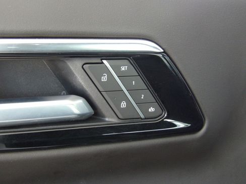 Used 2025 Chevrolet Tahoe 4WD LT image 16