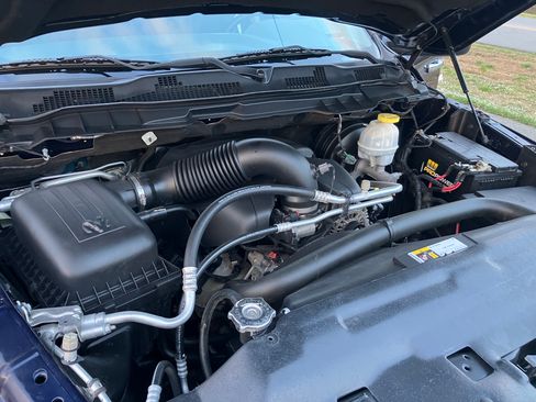 Used 2018 RAM 1500 SLT image 14