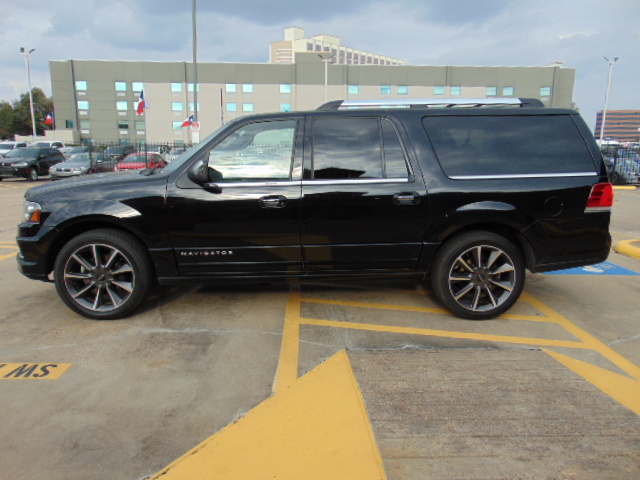 Used 2017 Lincoln Navigator L 4WD Reserve image 5