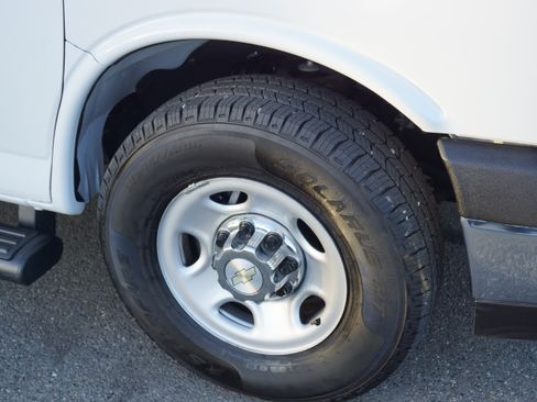 Used 2021 Chevrolet Express 3500 LT image 19