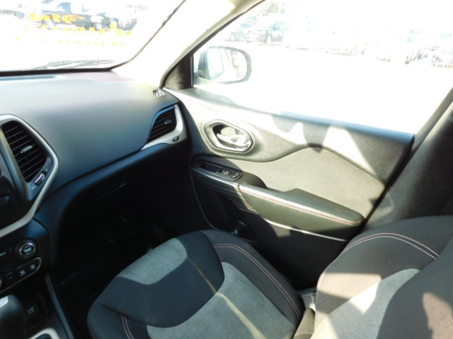 Used 2014 Jeep Cherokee 4WD Latitude image 24