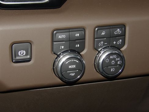 Used 2026 GMC Sierra 1500 4x4 Crew Cab Denali image 33