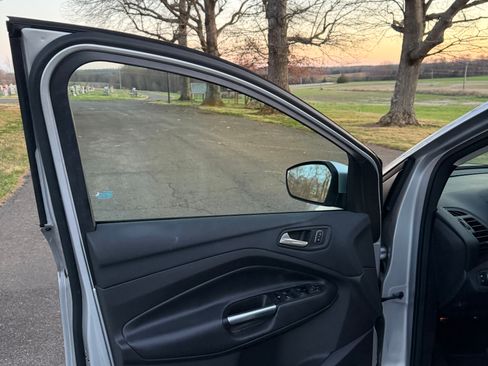 Used 2017 Ford Escape SE image 10