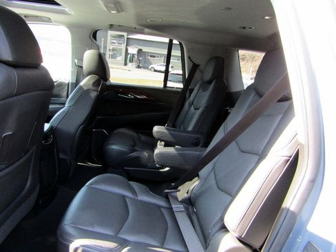 Used 2016 Cadillac Escalade Luxury image 23