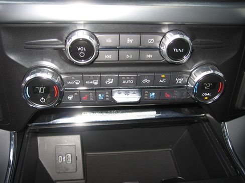 Used 2021 Ford F150 Lariat image 10