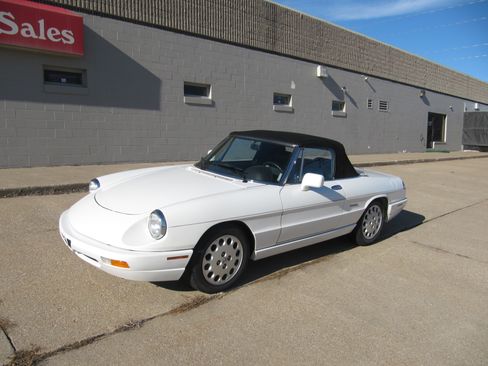 Used 1992 Alfa Romeo Spider Veloce image 2