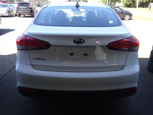 Used 2018 Kia Forte LX Sedan FWD image 5