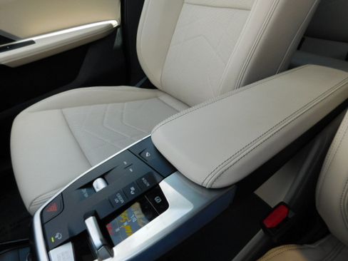 Used 2025 BMW X1 xDrive28i image 21