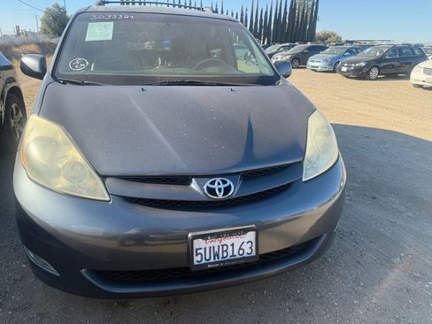Used 2006 Toyota Sienna XLE image 2