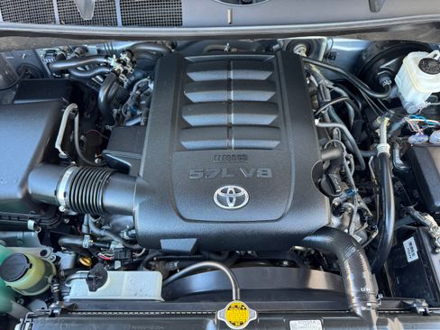 Used 2012 Toyota Sequoia Platinum image 39