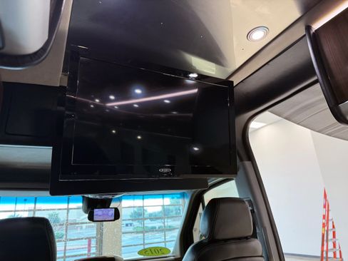 Used 2015 Mercedes-Benz Sprinter 4500 image 26