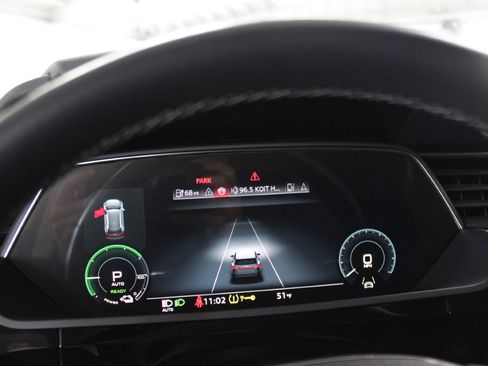 Used 2024 Audi Q8 e-tron Premium image 31