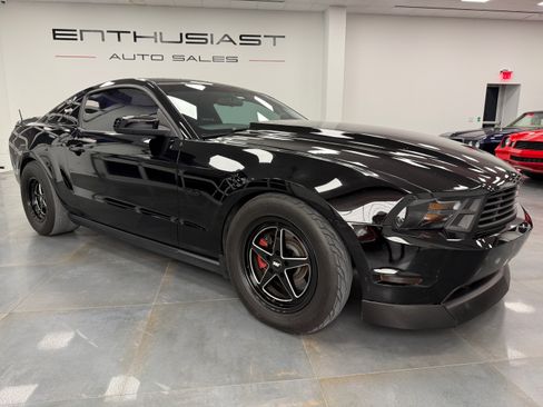 Used 2012 Ford Mustang GT image 2