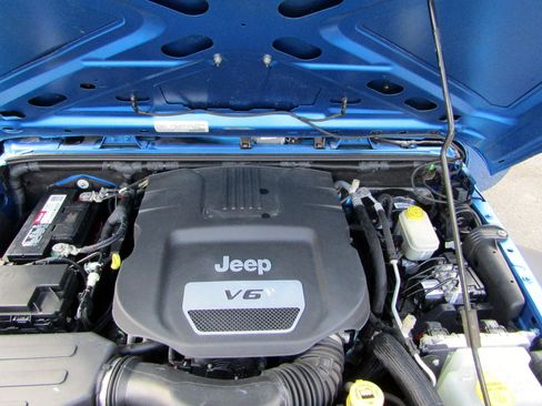 Used 2016 Jeep Wrangler 4WD Unlimited Sport image 10