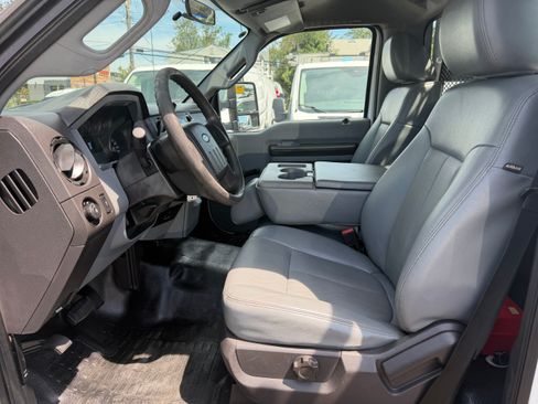 Used 2015 Ford F550 2WD Regular Cab Super Duty image 10