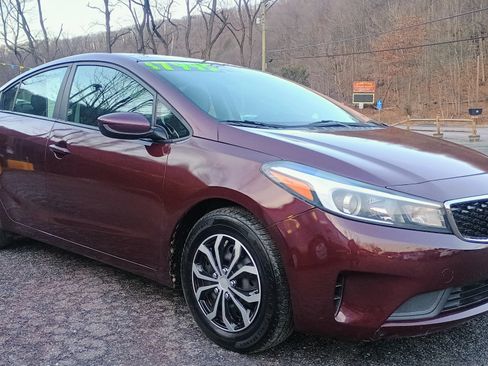 Used 2017 Kia Forte LX image 1