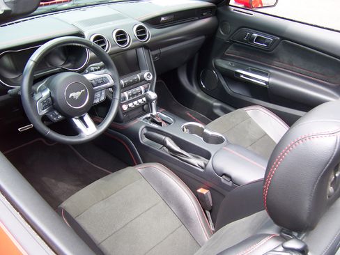 Used 2020 Ford Mustang GT Convertible RWD image 16