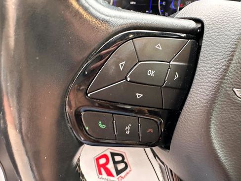 Used 2019 Chrysler Pacifica Touring Plus image 16