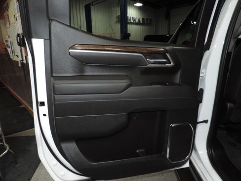 Used 2025 GMC Sierra 1500 Elevation image 41