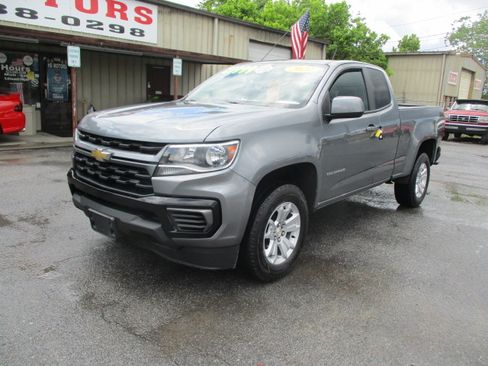 Used 2022 Chevrolet Colorado LT image 2