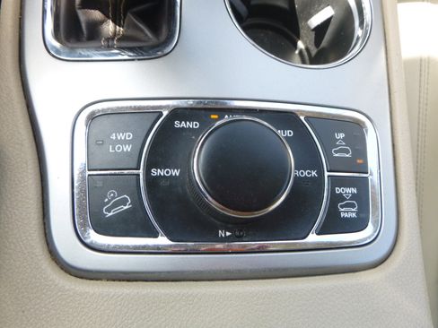 Used 2018 Jeep Grand Cherokee 4WD Overland image 28