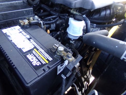 Used 2017 Nissan Titan XD 2WD Crew Cab SV image 19