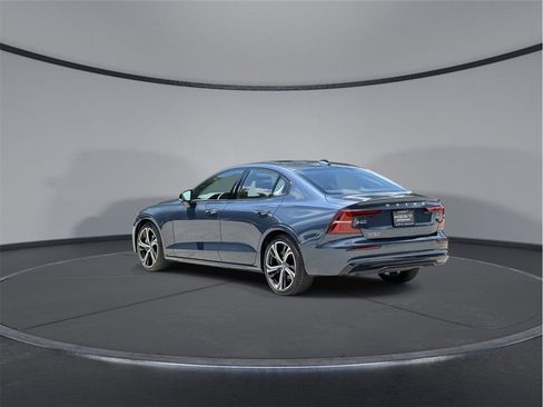 Used 2024 Volvo S60 B5 Core image 10