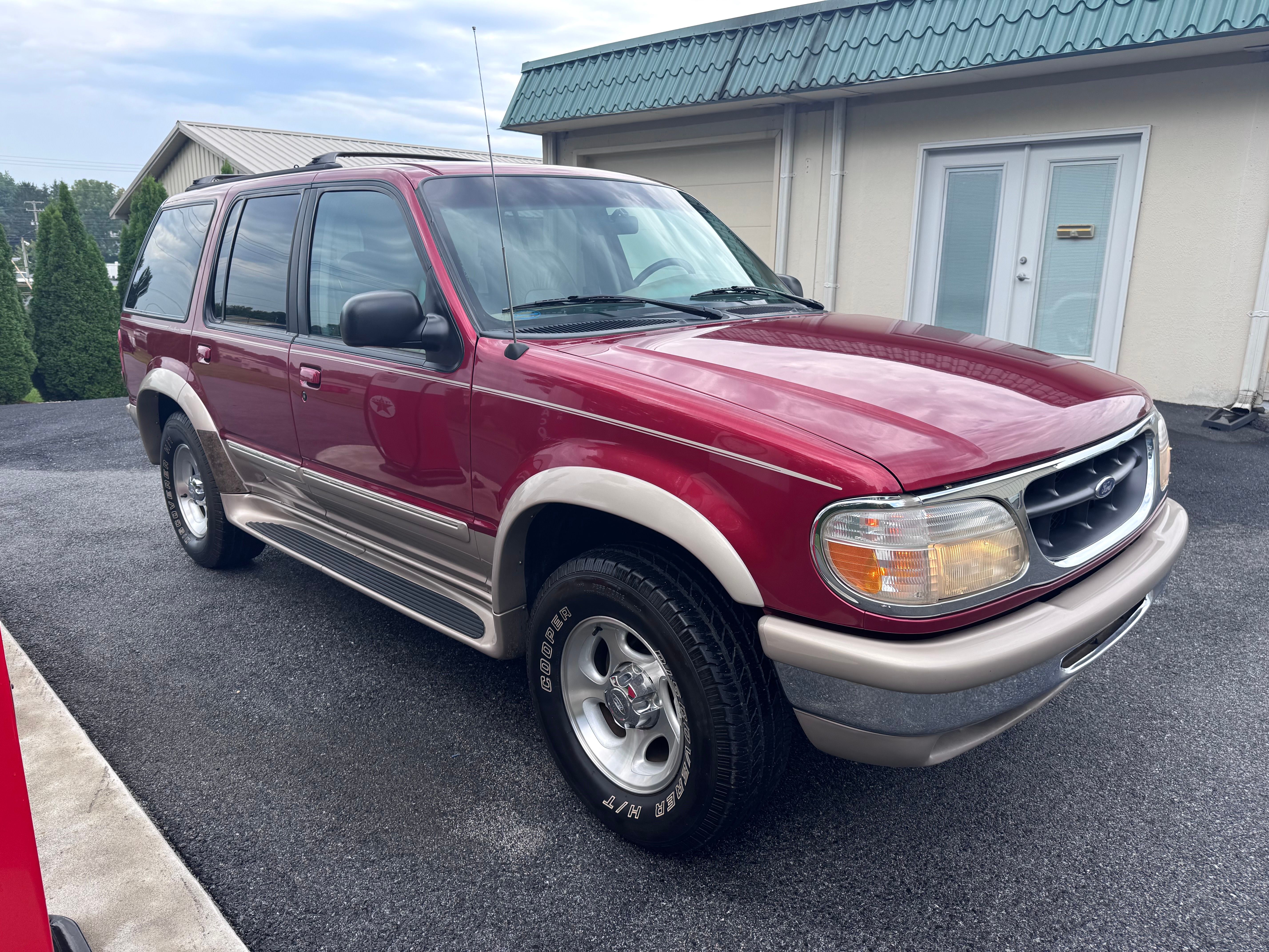 Used 1998 Ford Explorer 4WD Eddie Bauer image 4