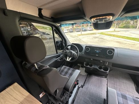 Used 2021 Mercedes-Benz Sprinter 2500 image 23