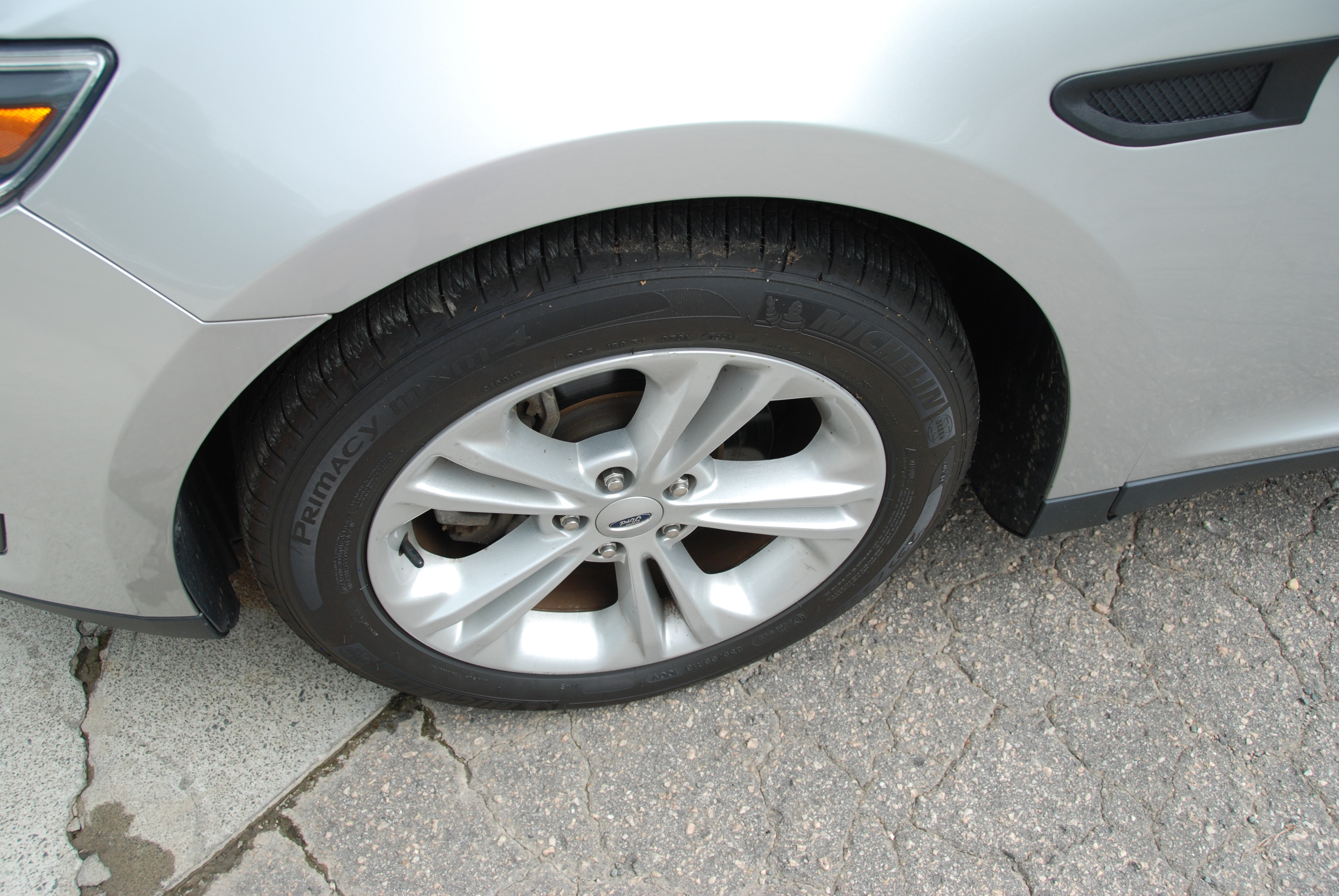 Used 2018 Ford Taurus SE FWD image 33