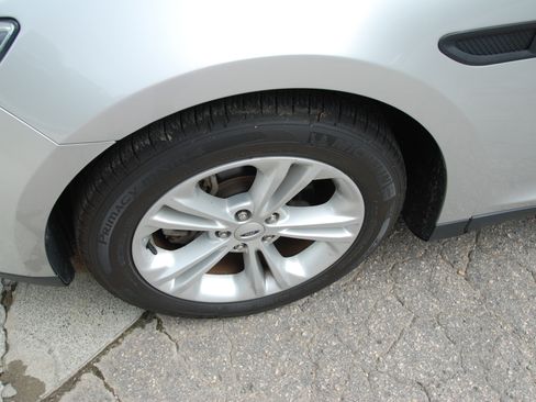Used 2018 Ford Taurus SE FWD image 33