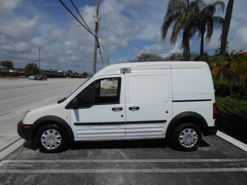 Used 2010 Ford Transit Connect XL image 2
