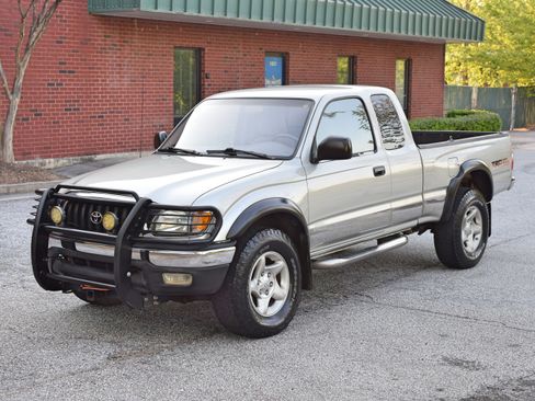 Used 2003 Toyota Tacoma SR5 image 3