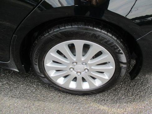 Used 2010 Subaru Impreza 2.5i Premium image 9